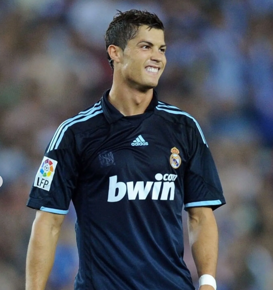 2009/2010 Real Madrid retro jersey