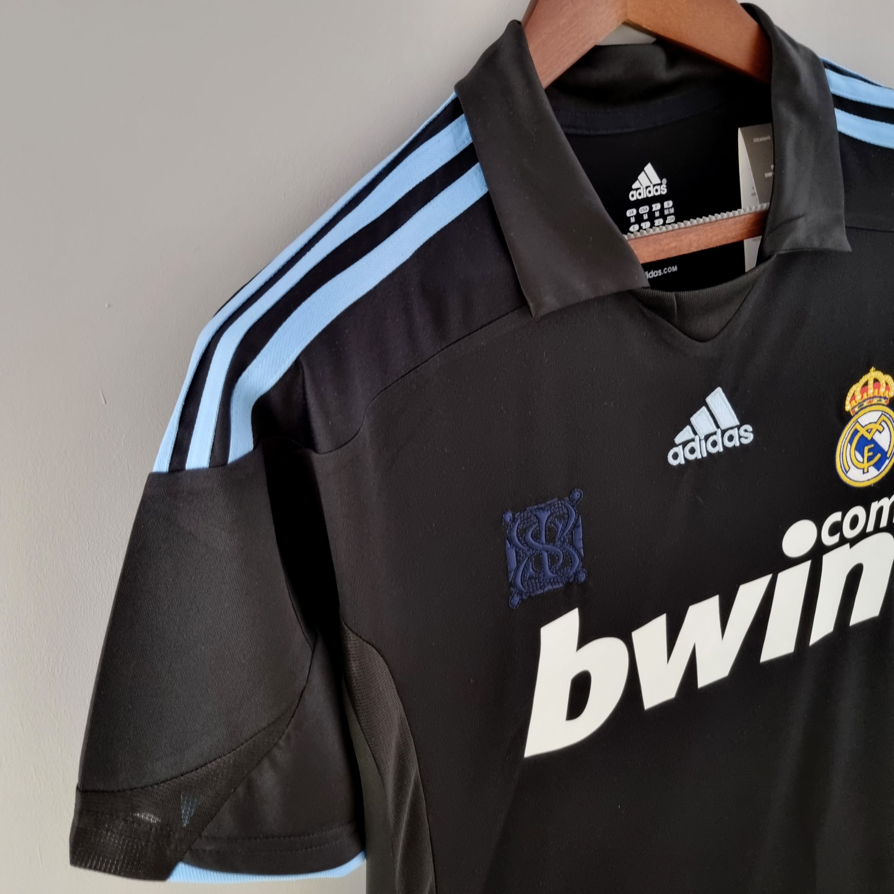 2009/2010 Real Madrid retro jersey