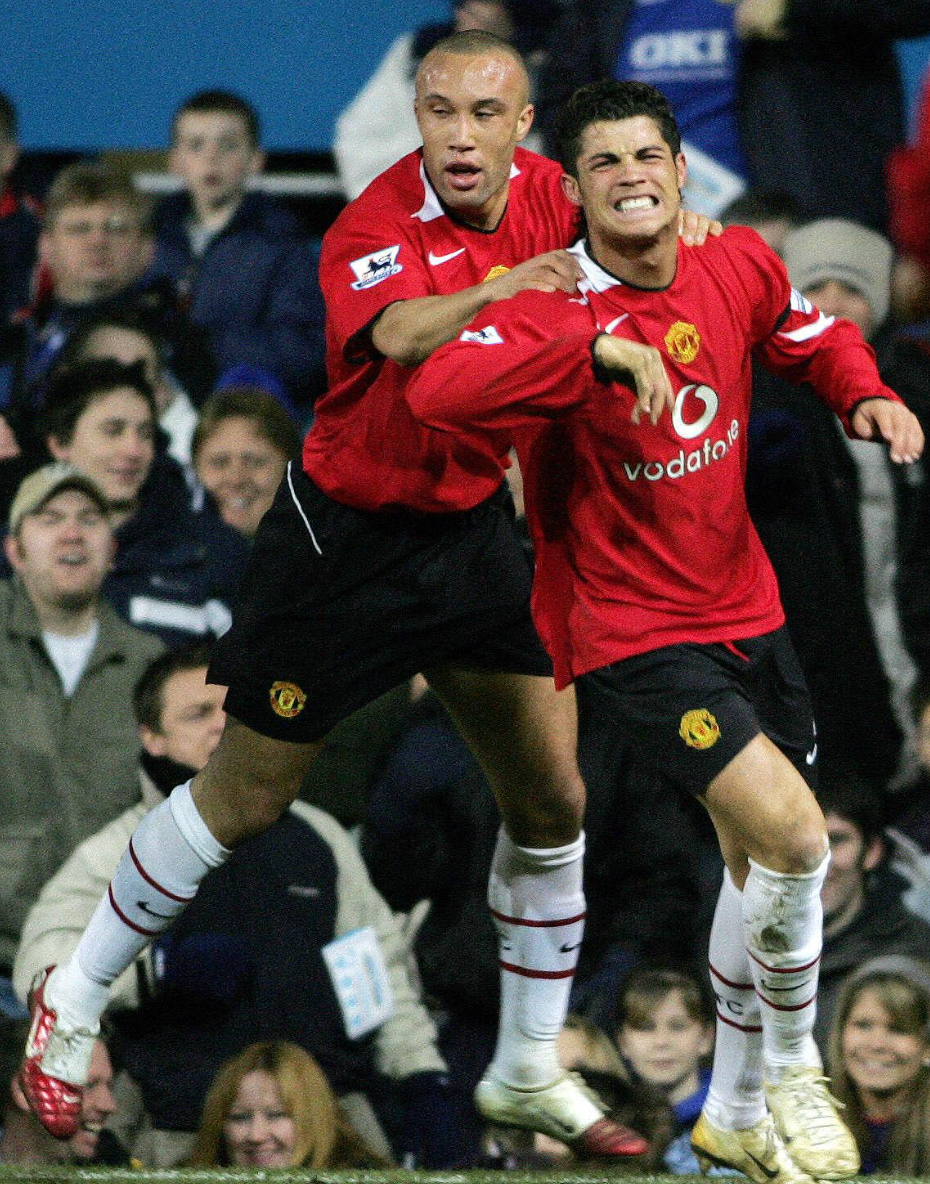 2004/05 Manchester United Home Kit